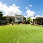 Amplia Villa De Lujo Con Piscina Climatizada